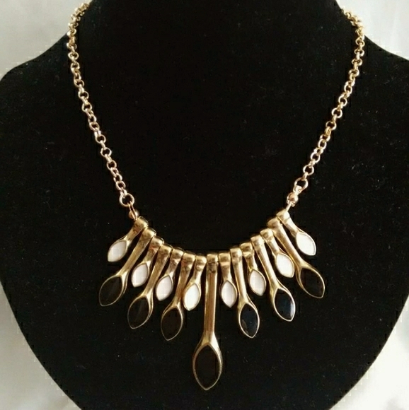 Lot of 4 necklaces. - Picture 4 of 5